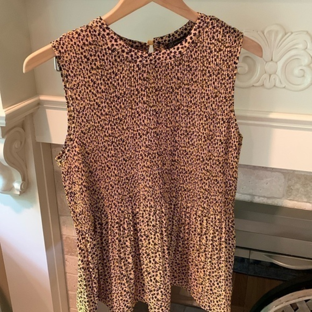 Adrianna Papell sleeveless floral pleated  blouse stretchy size medium m EUC